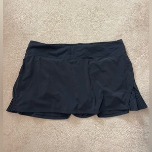 Lululemon Play off the Pleats Mid-Rise Skirt